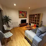 Sunny London Apartment For 4 Guests, Self Check In